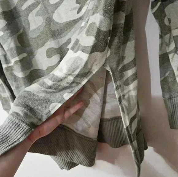 Planet gold plus size long sleeve top! - Picture 4 of 6